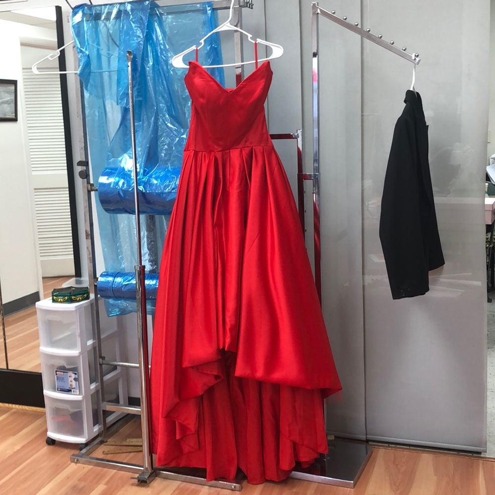 Macy’s beautiful gown😍 no labels on dress